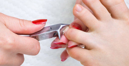 pedicure procedure, cutting toenails